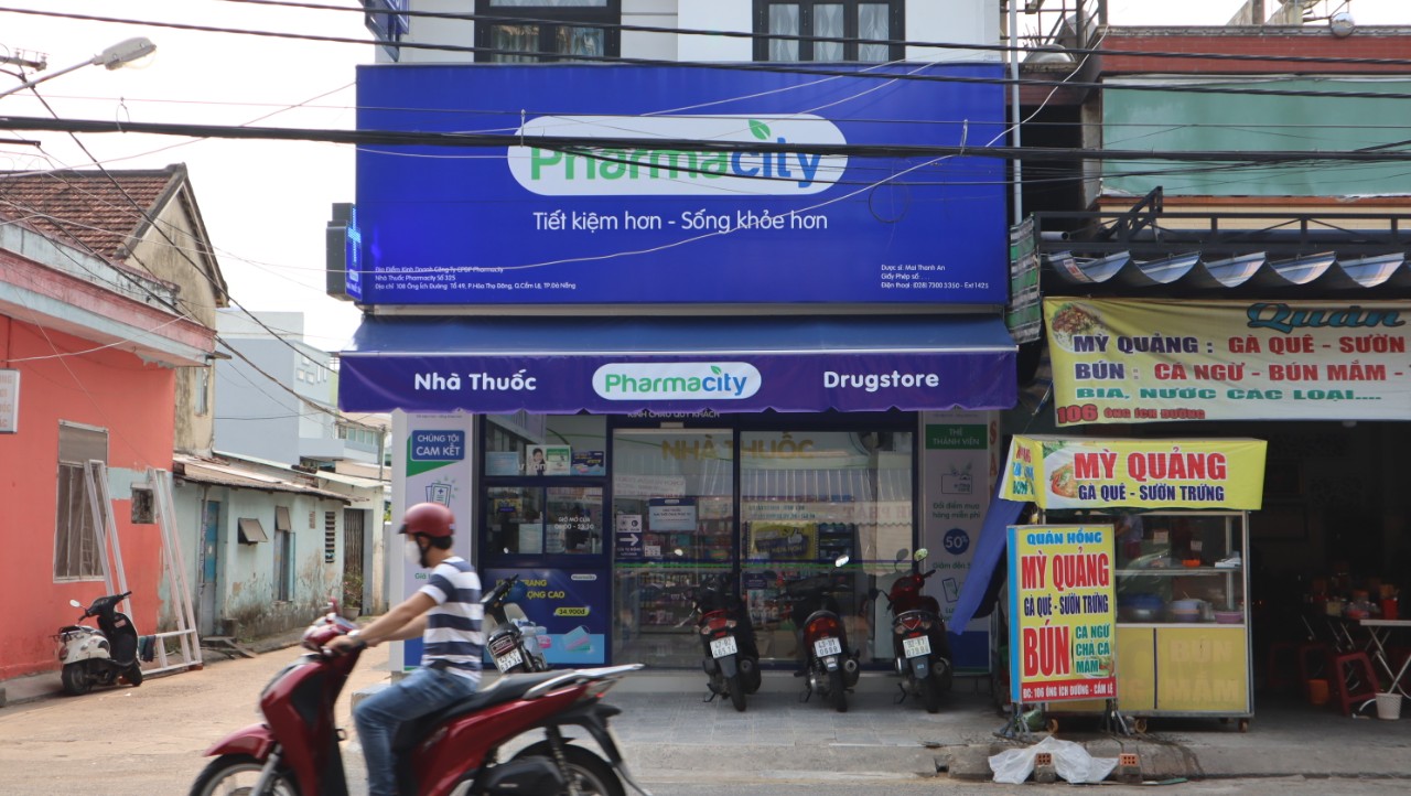 cửa tự động nhà thuốc pharmacity